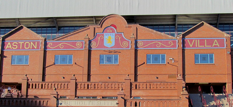Devanture du stade d'Aston Villa à Birmingham